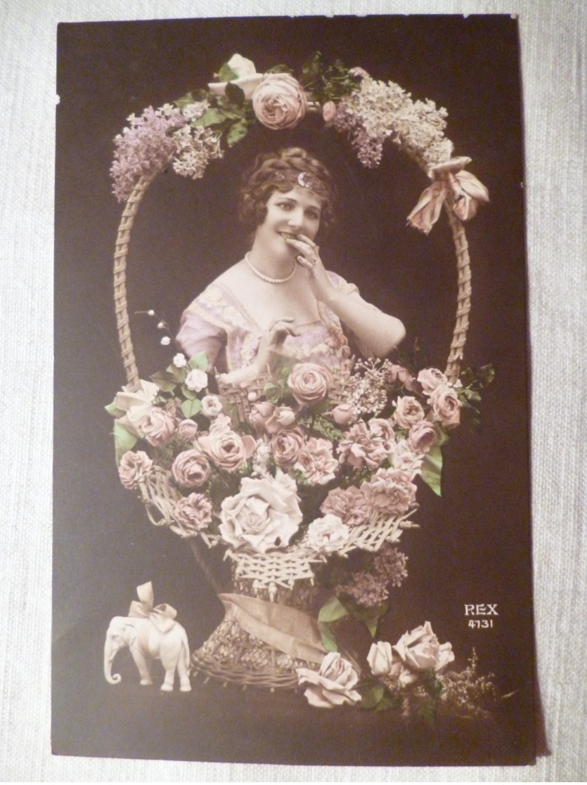 Cpa Fantaisie Elephant Femme Corbeille De Fleur Lilas Postcard Lilac Woman Carte Postale Ancienne - Éléphants