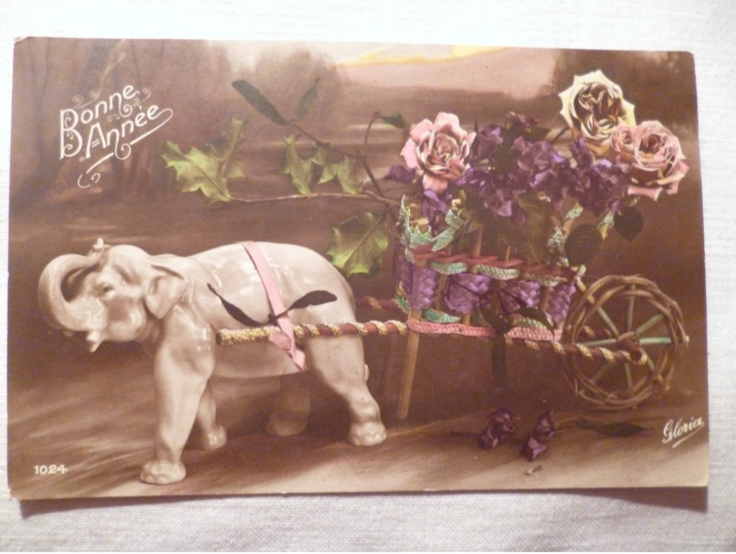 Cpa Fantaisie Elephant En Biscuit Chariot De Fleur Violette Postcard Flower Violet Carte Postale Ancienne Ancien - Éléphants