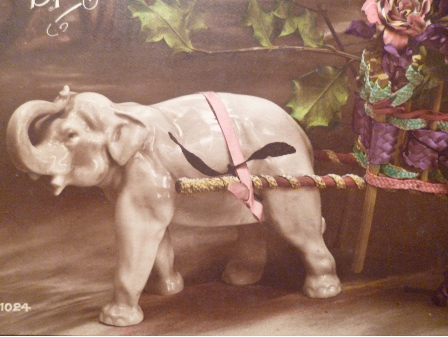 Cpa Fantaisie Elephant En Biscuit Chariot De Fleur Violette Postcard Flower Violet Carte Postale Ancienne Ancien - Éléphants