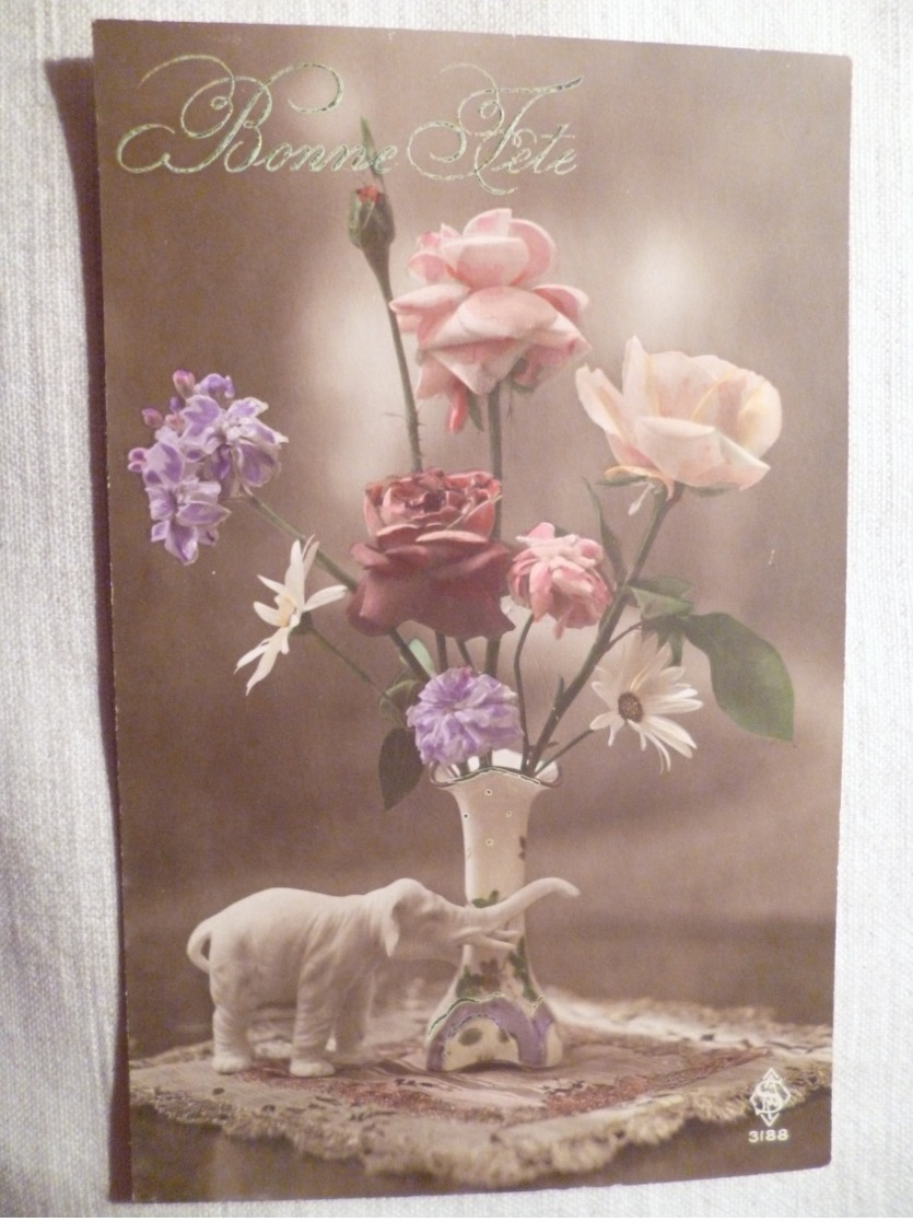 Cpa Fantaisie Elephant En Biscuit Bonne Fête Vase Avec Des Fleurs Postcard Flower Carte Postale Ancienne Ancien - Éléphants