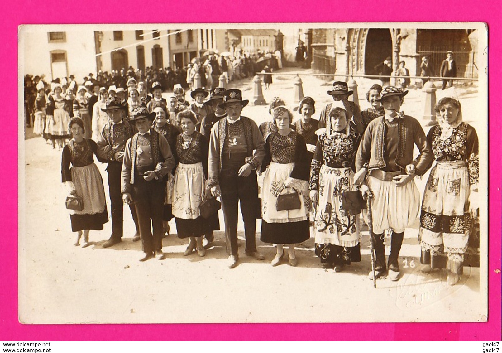 CARTE PHOTO  (Ref: Z 1301) QUIMPER (29 FINISTÈRE) Fête( Très Animée) - Quimper