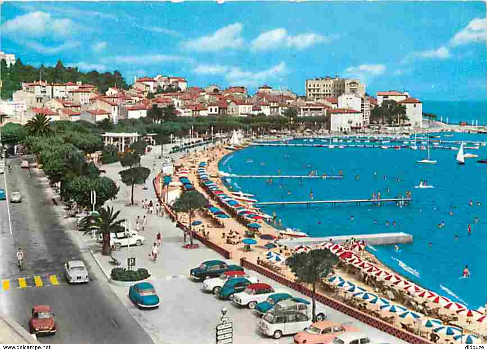 Automobiles - Voitures De Tourisme - Sainte Maxime Sur Mer - Vue Panoramique Sur La Plage Et La Ville - Flamme Postale D - Turismo