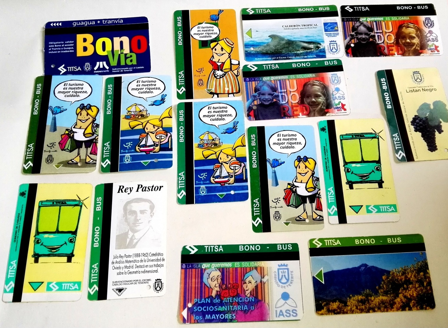 Beaucoup De Bons De Bus Illustrés Avec Différents Thèmes Et De Différentes Collections - Tenerife, Iles Canaries - Europe