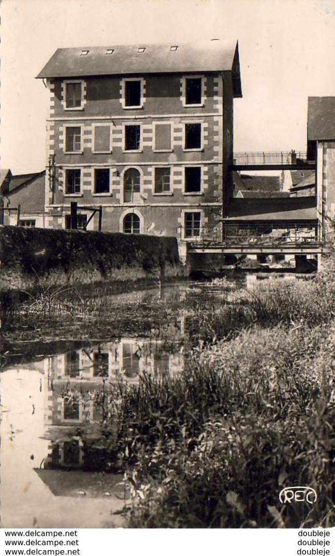 D18   MEHUN SUR YÈVRE         Les Grands Moulins - Mehun-sur-Yèvre