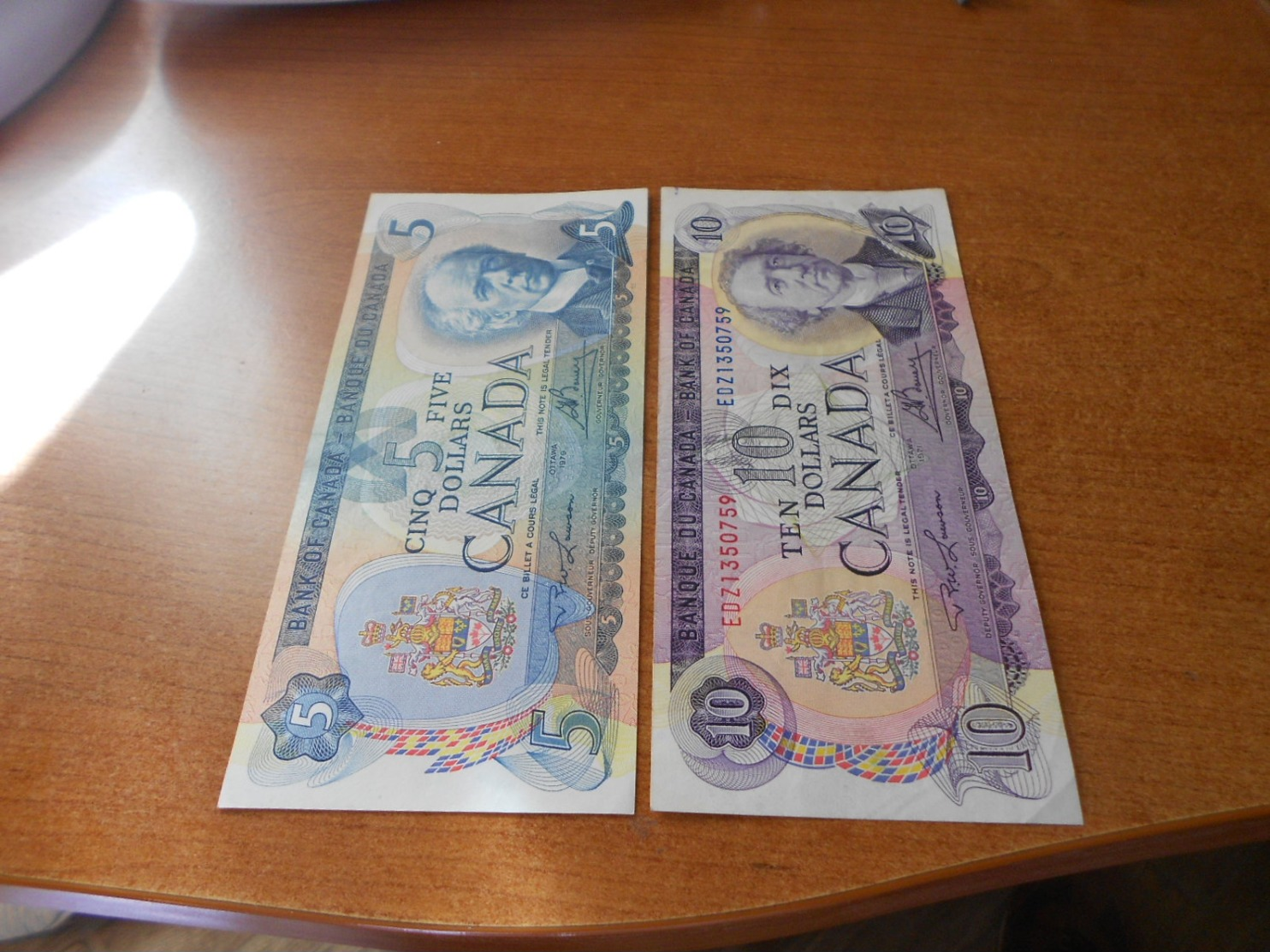 CANADA    5   AND   10      DOLLARS     OLD     BILLETS     HIGH  GRADE - Kanada