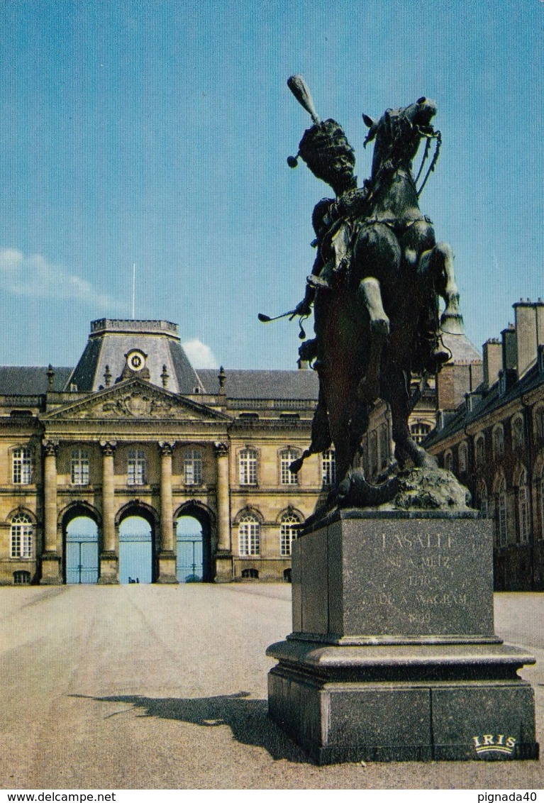 Cp , 54 , LUNÉVILLE , "Le Versailles Lorrain", La Statue Du Maréchal Lasalle Et Le Château - Luneville