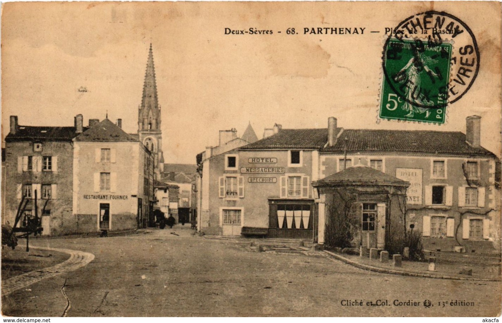 CPA Deux-Sevres - PARTHENAY - Place De La Besci (297416) - Parthenay