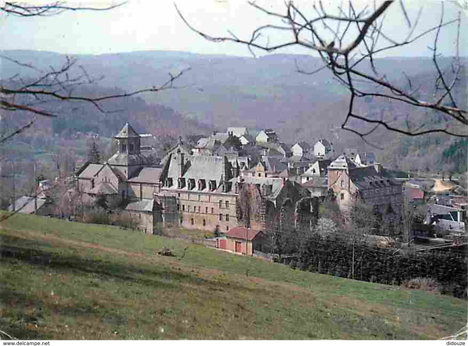 19 - Aubazine - L'ancienne Abbaye Cistercienne - Vue Générale - Voir Scans Recto-Verso - Altri & Non Classificati