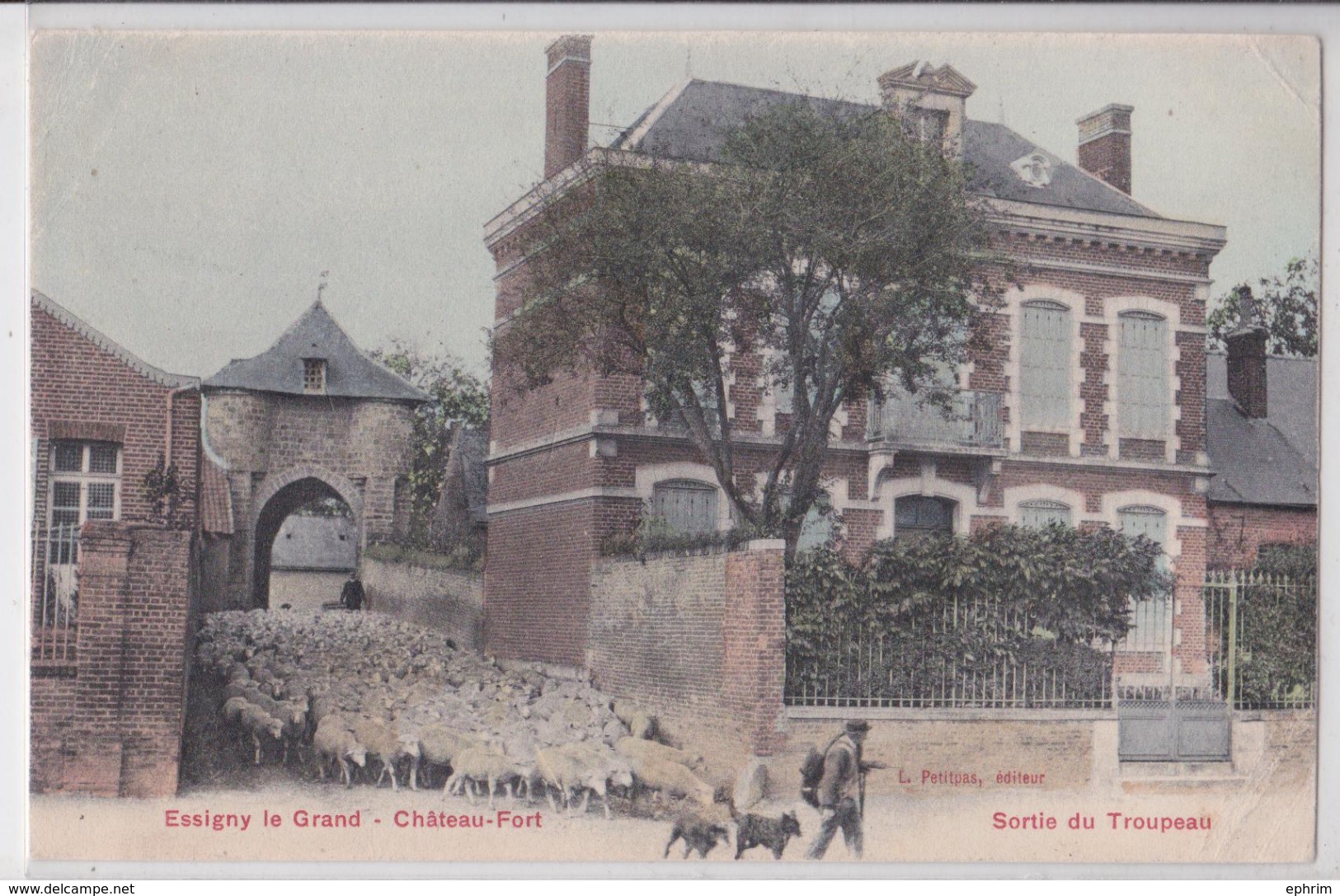 ESSIGNY-LE-GRAND - Château Fort - Sortie Du Troupeau De Moutons - Berger - Chien - Autres & Non Classés