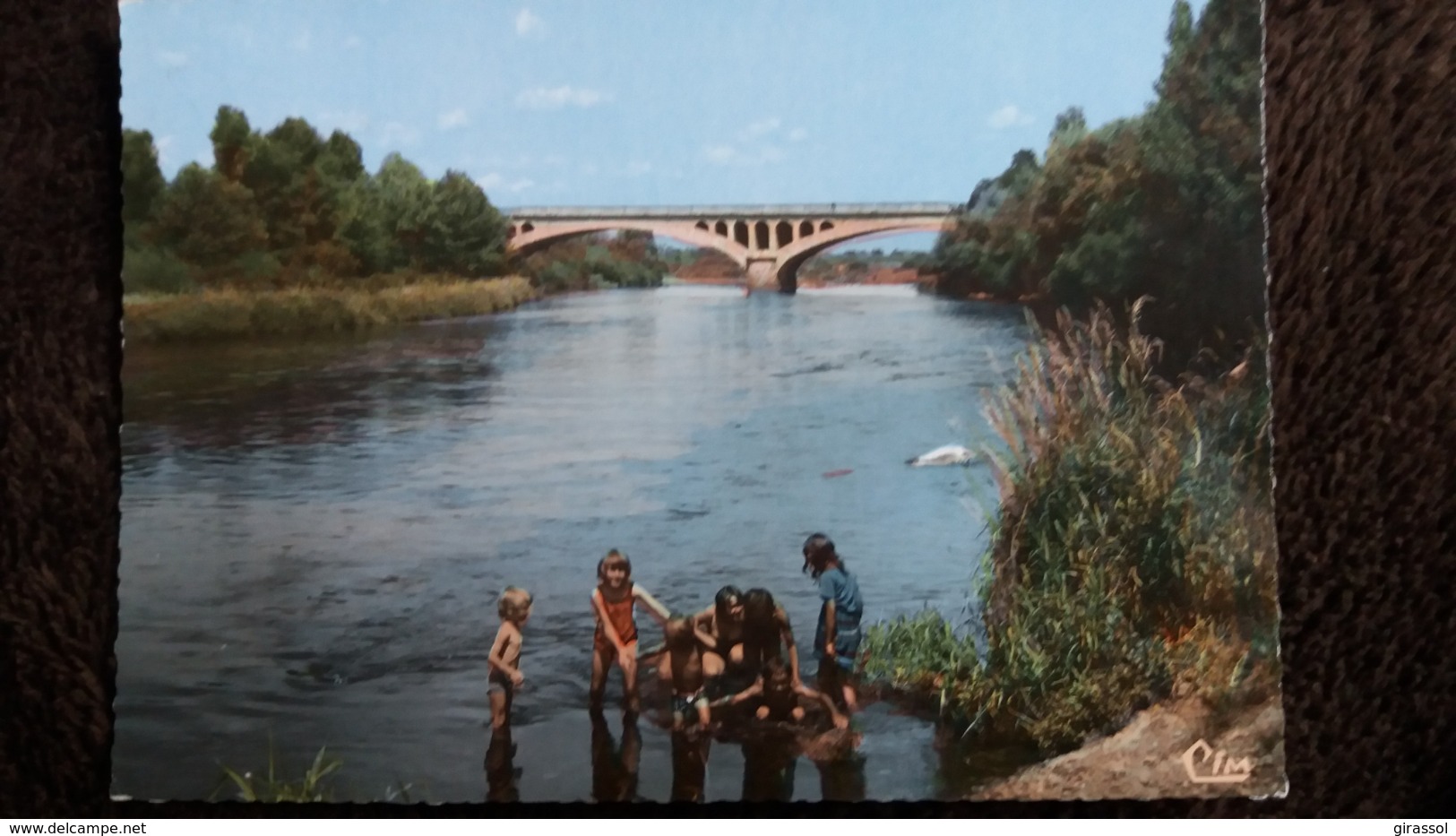 CPSM FEURS LOIRE LE PONT SUR LA LOIRE ED CIM 1973  ANIMATION ENFANTS JOUANT - Feurs