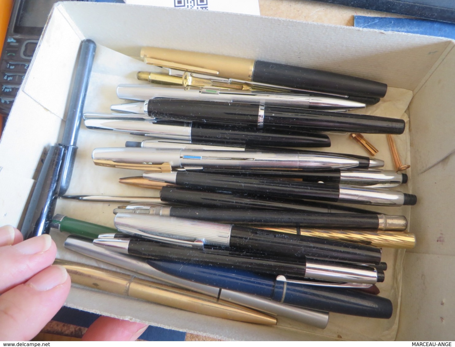 Une Vingtaine De Stylos Vendu Telle Que C'est - Pens