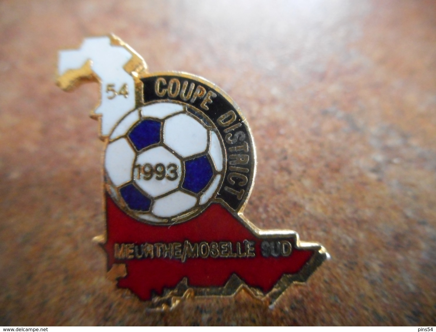 A042 -- Pin's Foot Coupe District Meurthe Et Moselle Sud 1993 -- Exclusif Sur Delcampe - Fussball