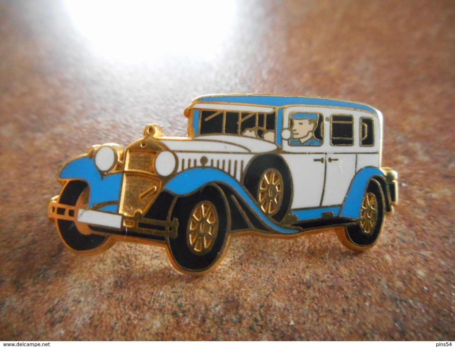 A044 -- Pin's Arthus Bertrand Mercedes Type 460 Nurburg 1928 - Mercedes