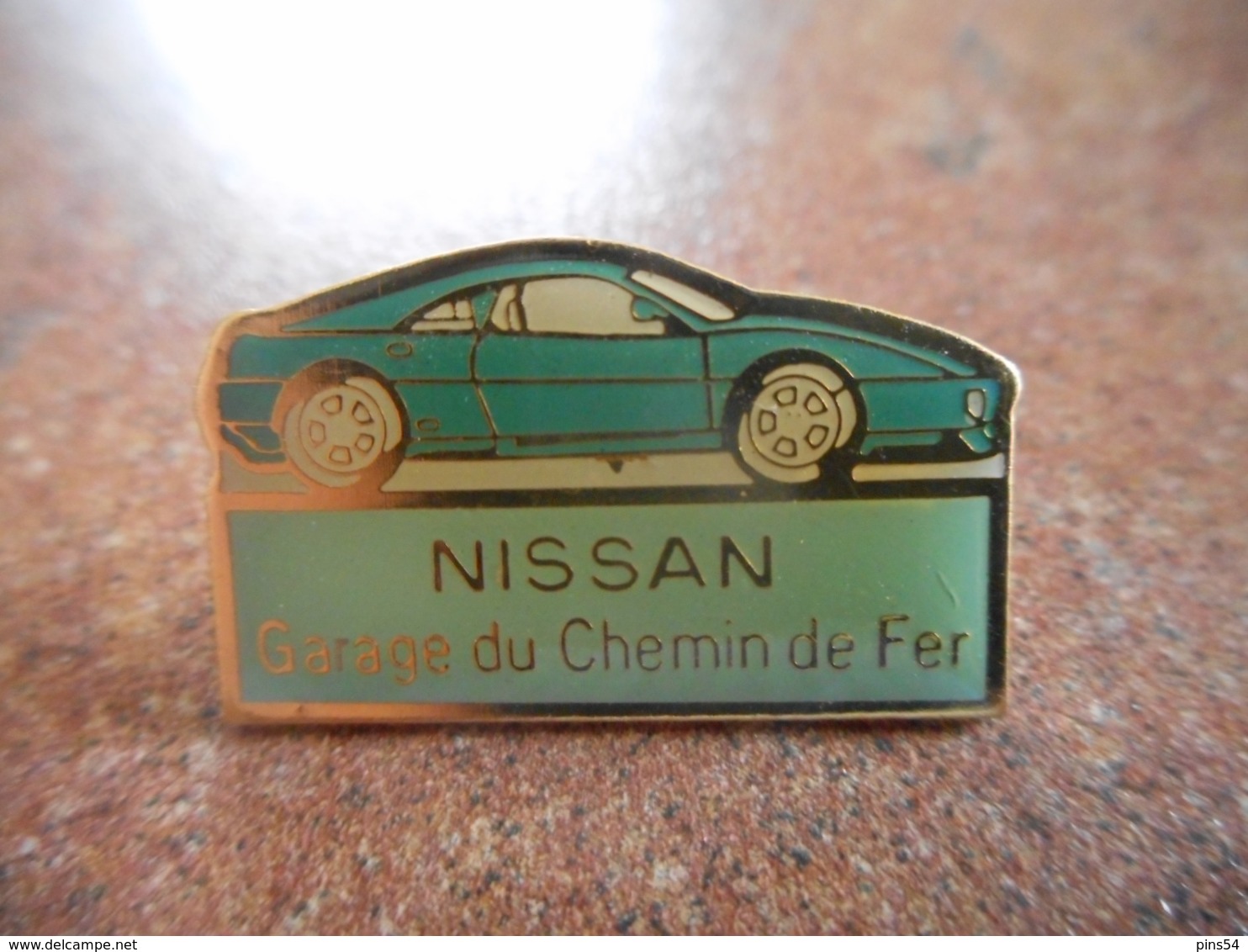 A044 -- Pin's Nissan Garage Du Chemin De Fer -- Dernier Vendu 10/2015 - Autres & Non Classés