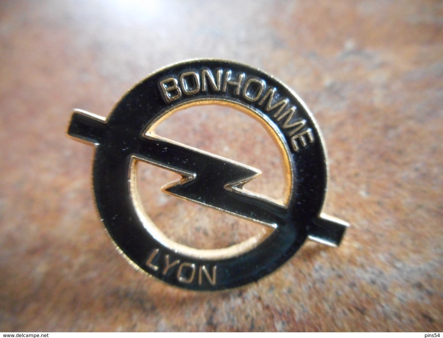 A044 -- Pin's Opel Bonhomme Lyon - Opel