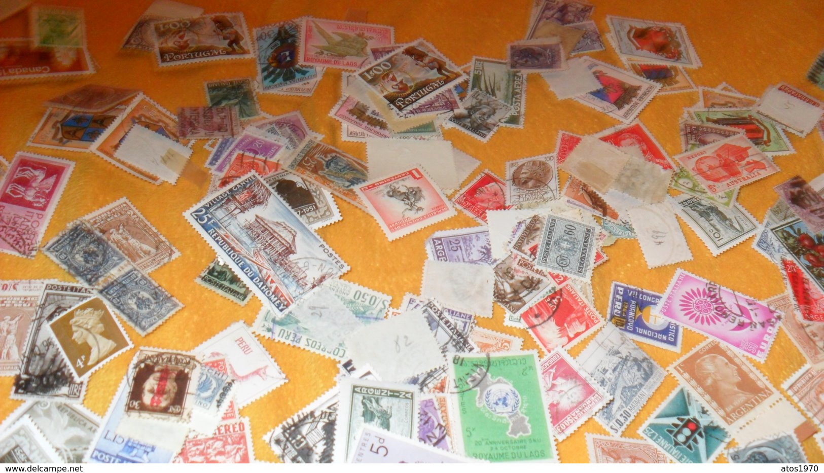 LOT + CENTAINES DE TIMBRES A TRIER DONT CERTAINS NEUFS DIVERS TOUS PAYS PAYS BAS, ROYAUME UNI, COLOMBIE, ITALIE, AFRIQ