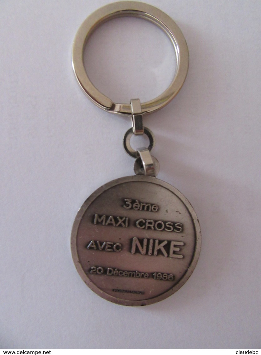 Porte-Clés émis à L'occasion Du 26 éme CROSS DU FIGARO En 1986 Et Du MAXI CROSS NIKE - Athlétisme