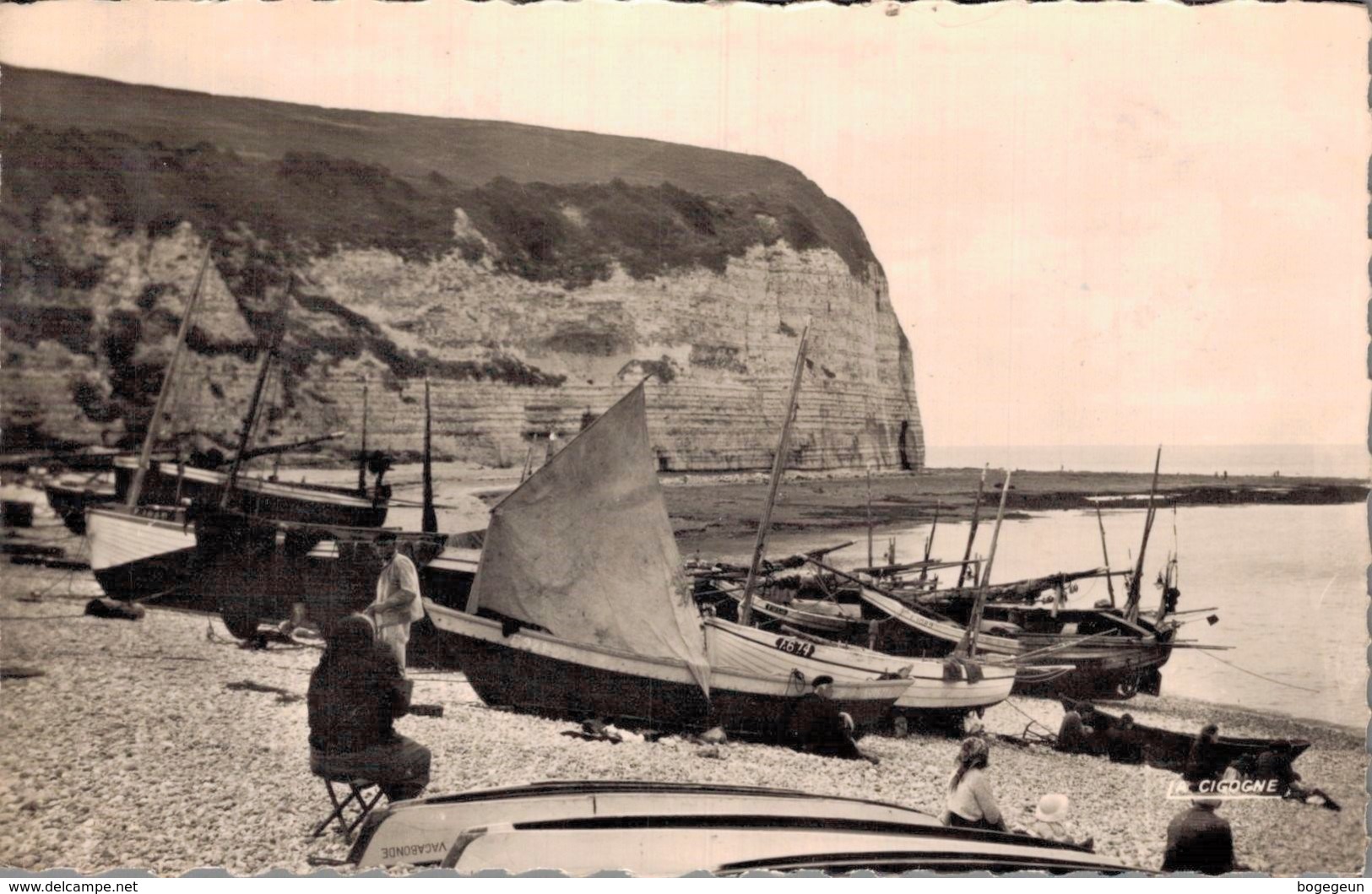 76 03813 YPORT Les Bâteaux De Pêche Et Falaises - Yport