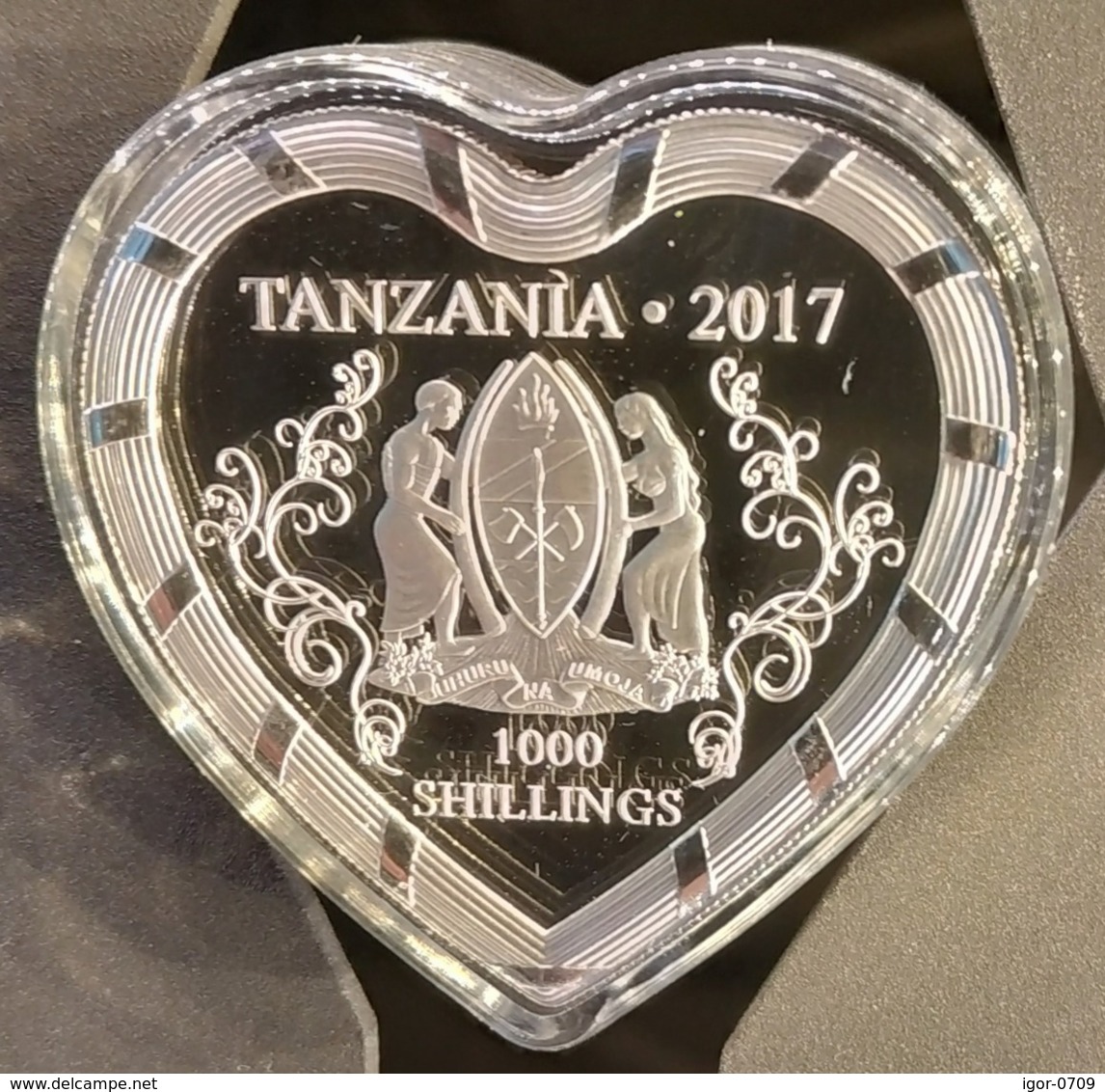 Tanzania  Love Is Dreamous Heart Shape 3D Coin 2017 , Silver - Tanzania