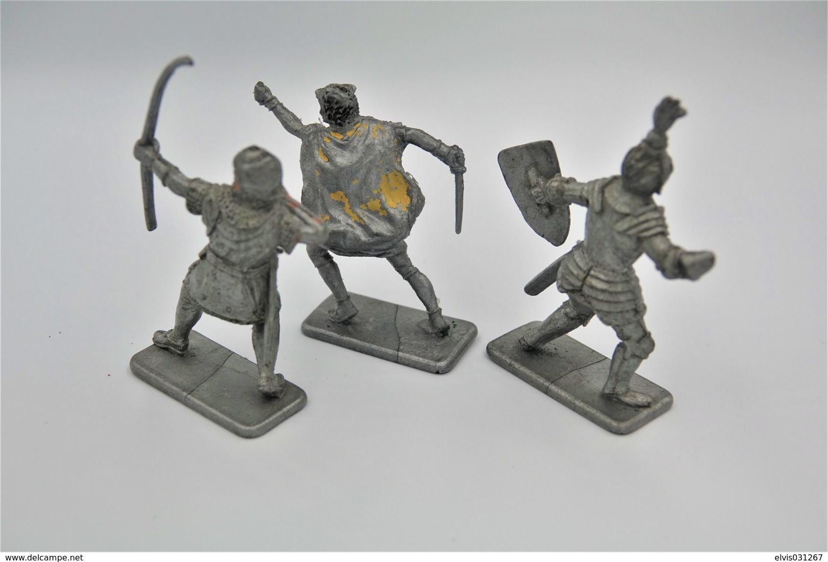 Crescent Toys Co LTD , 3 Knights (sword Bow Shield) , Made In England, Vintage, Lot - Small Figures