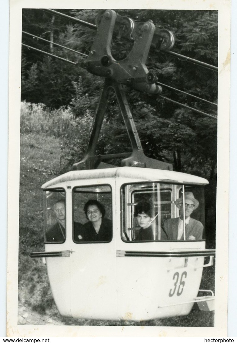 Femme Woman Homme Man Rppc Carte Photo Cabine Telepherique Funny Photographe Tourisme 50s Rare Montagne - Personnes Anonymes