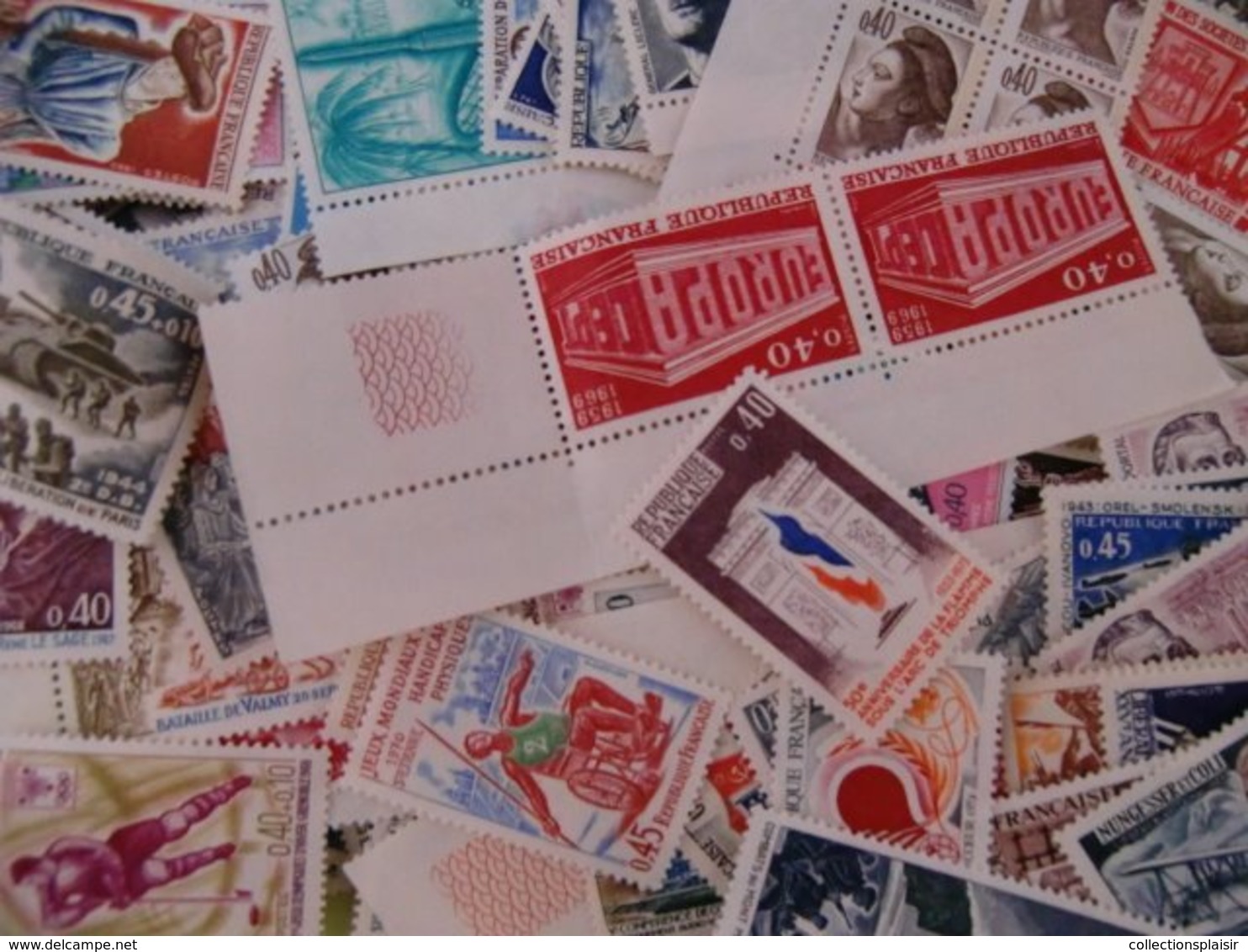 COLLECTION FRANCE ET QUELQUES COLONIES + NOMBREUX VRACS TIMBRES NEUFS + DE 2300 TIMBRES