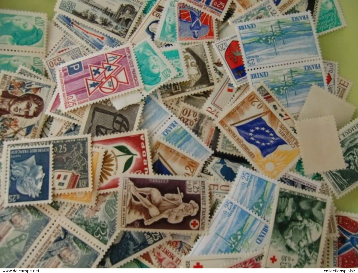 COLLECTION FRANCE ET QUELQUES COLONIES + NOMBREUX VRACS TIMBRES NEUFS + DE 2300 TIMBRES