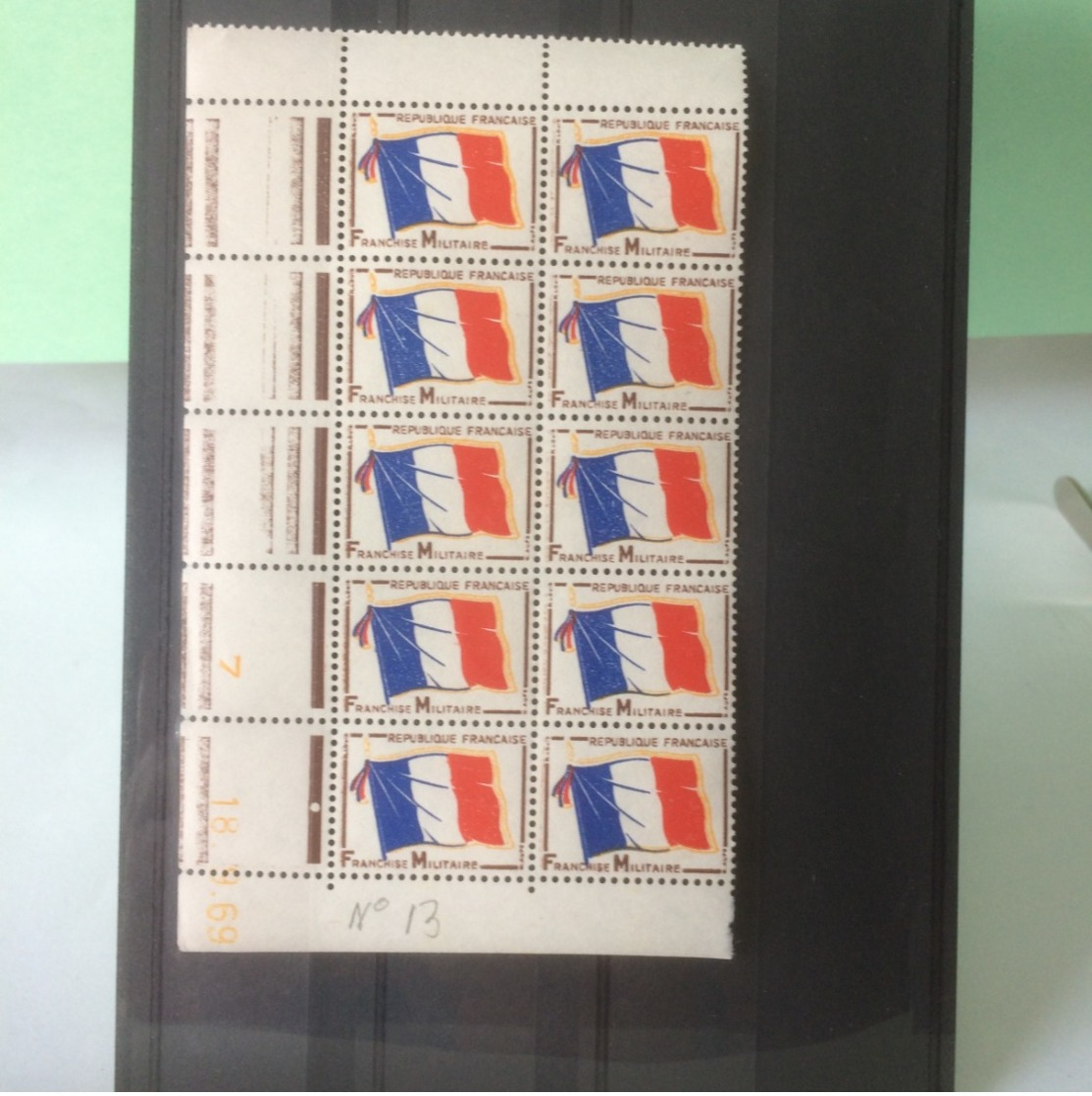 Timbres Neuf 1969 - N°13 - (Y&T) Coins Datés 18.9.1969 - Coté ..€ (Franchise Militaire N°13) - Timbres De Franchise Militaire