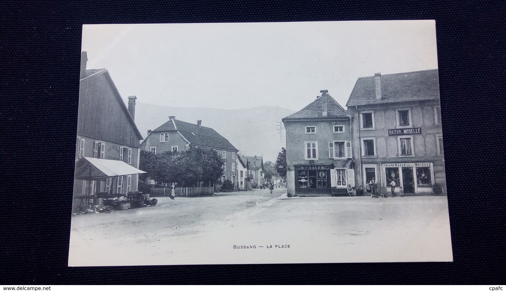 Bussang : La Place / Carte Précurseur 1900 / Editions A. Breger - Bussang