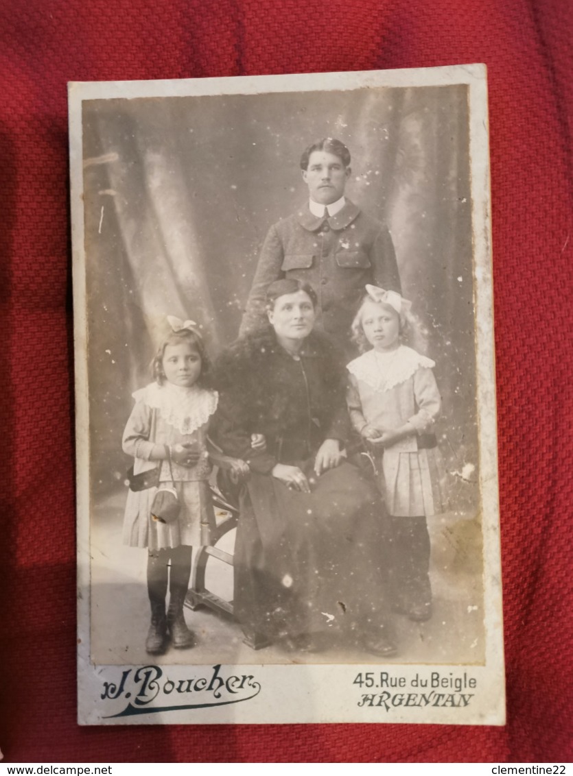 Photographie Cdv * Famille Du Photographe Boucher à Argentan - Personnes Anonymes