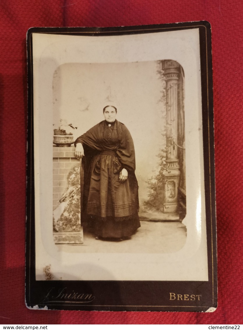 Photographie * Cdv  * Costume Et Coiffe Du Photographe Inizan à Brest - Personnes Anonymes