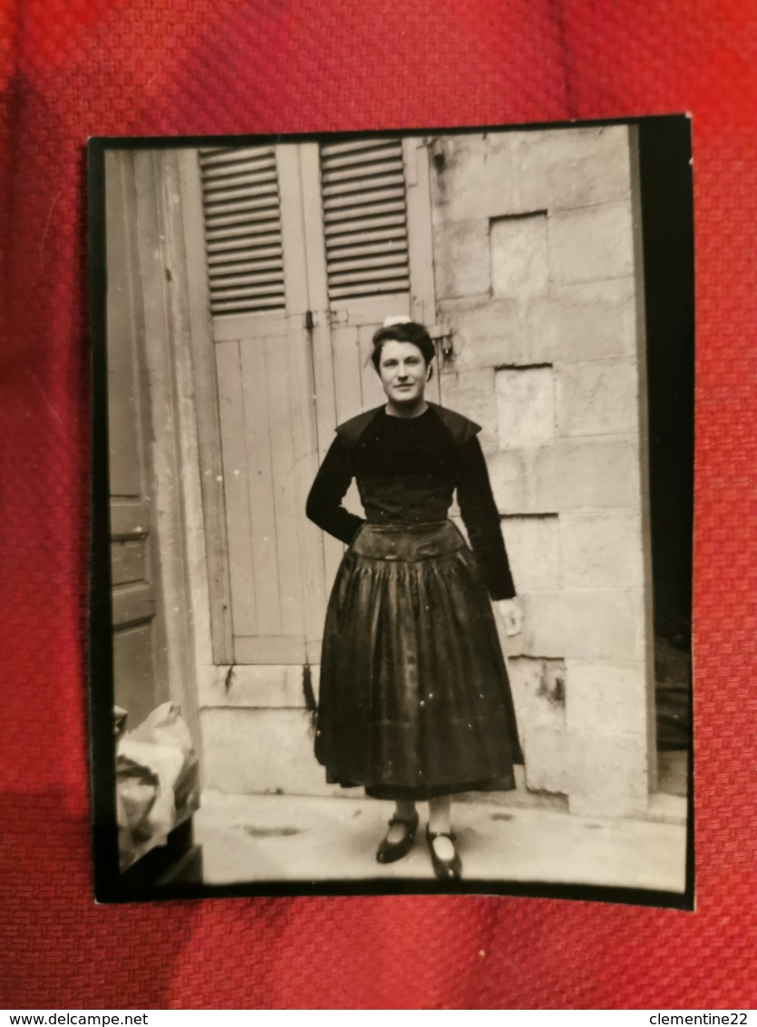 Photographie  * Bretagne * Costume Et Coiffe à Identifier - Personnes Anonymes