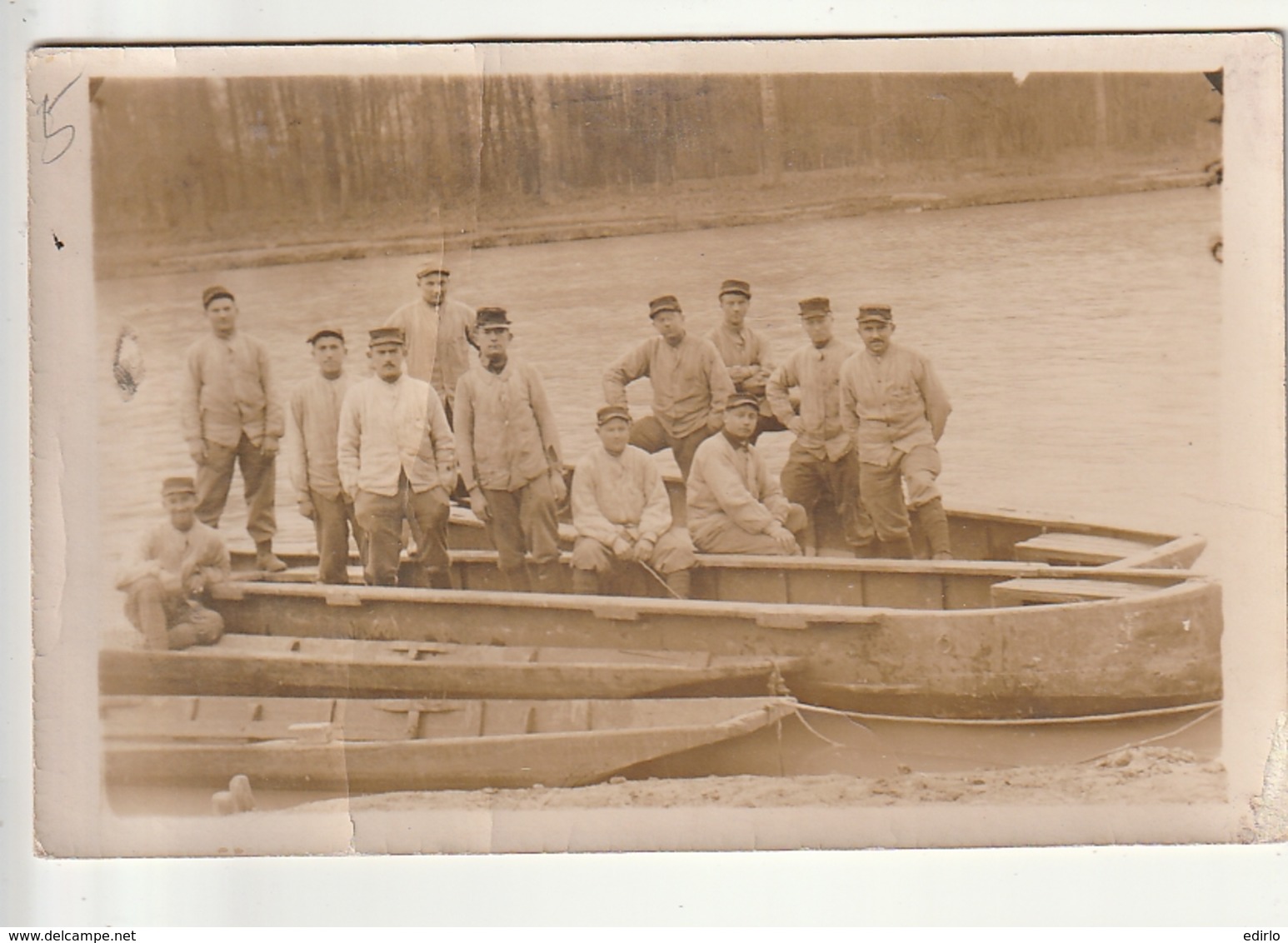 *** MILITARIA *** Soldat Photo Carte Soldats  (pont De Bâteaux ) Noté Au Dos Souvenir De Versailles - Uniforms