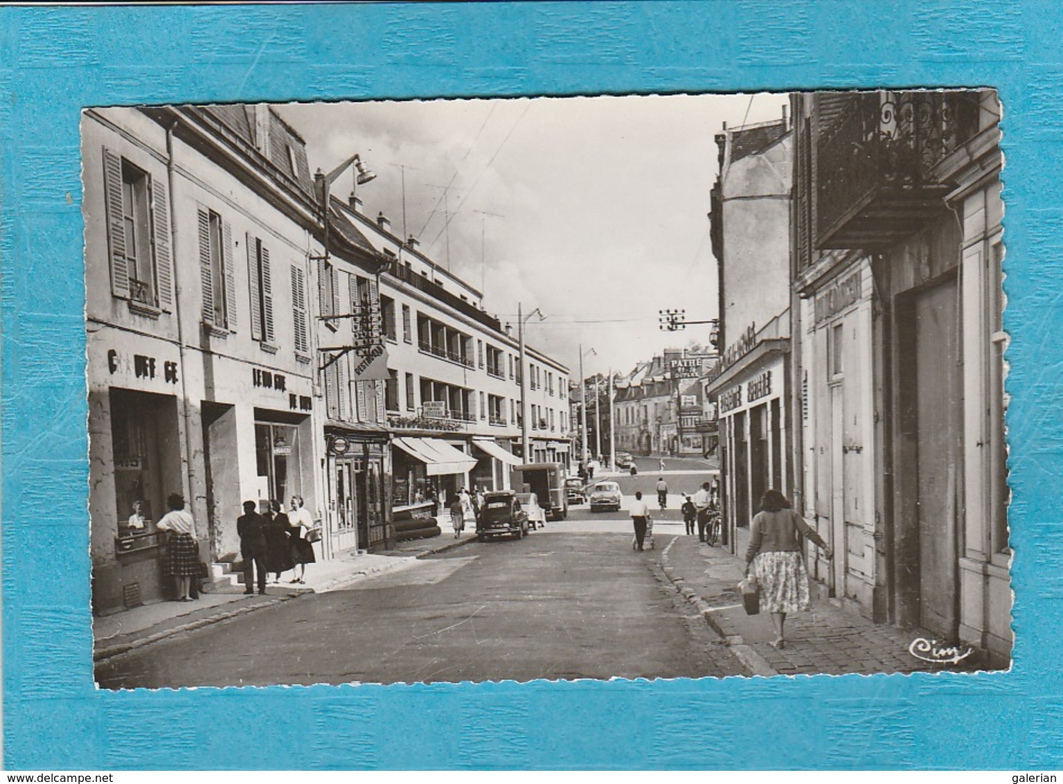 Carte Photo : Creil. - Rue De La République. - Creil