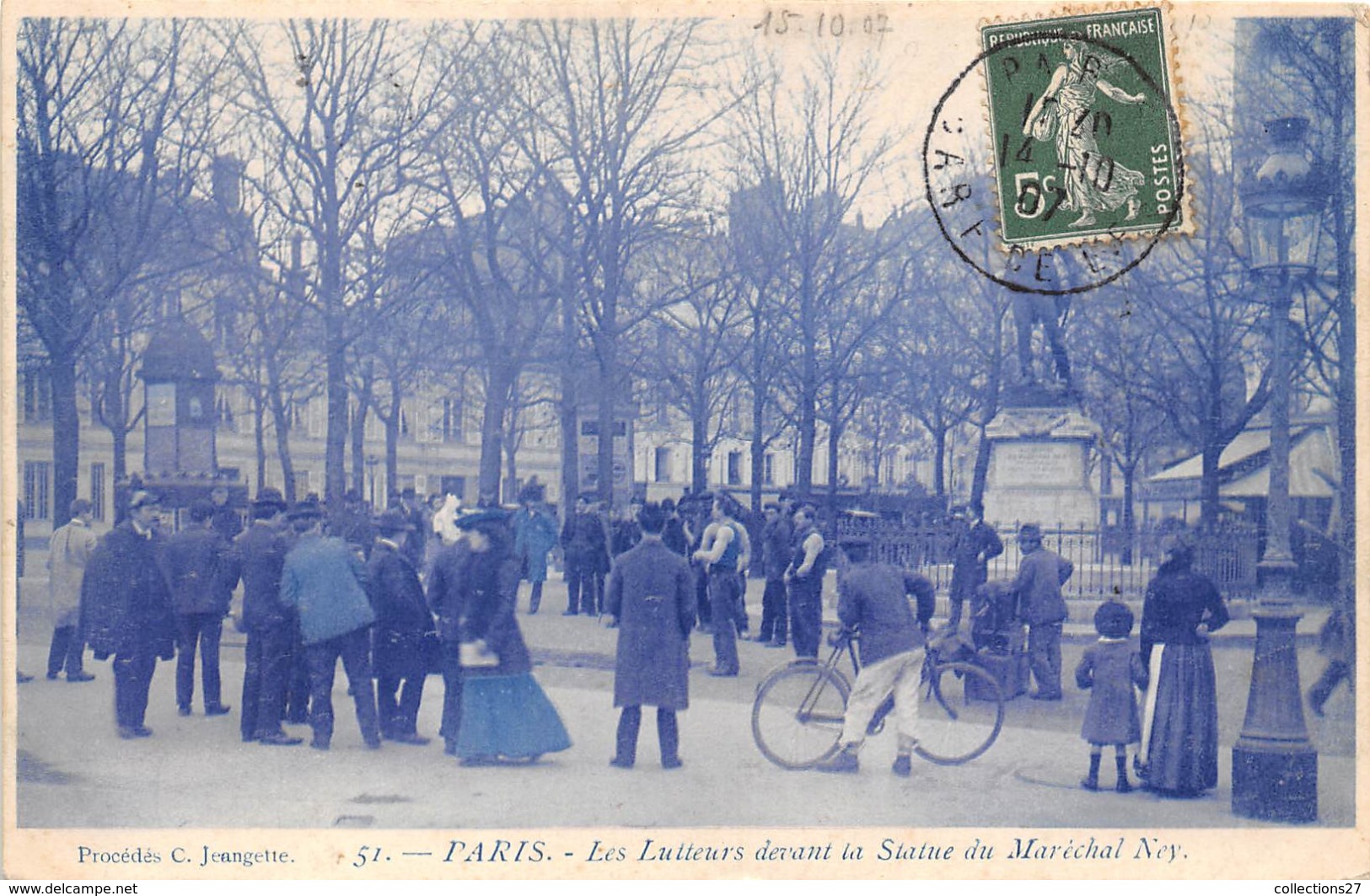 LES LUTTEURS DEVANT LA STATUE DU MARECHEL NEY A PARIS - Lutte