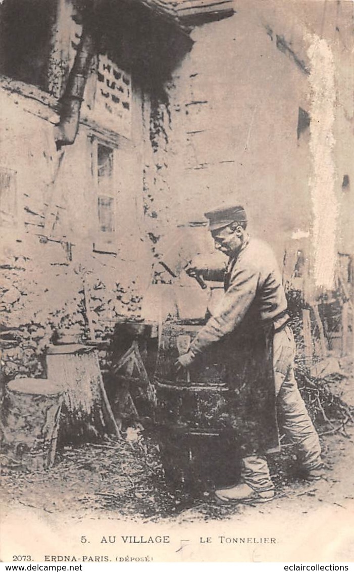 Thème.  Métiers Divers: Bois        Non Localisée.   Au Village. Le Tonnelier  (Voir Scan) - Sonstige & Ohne Zuordnung