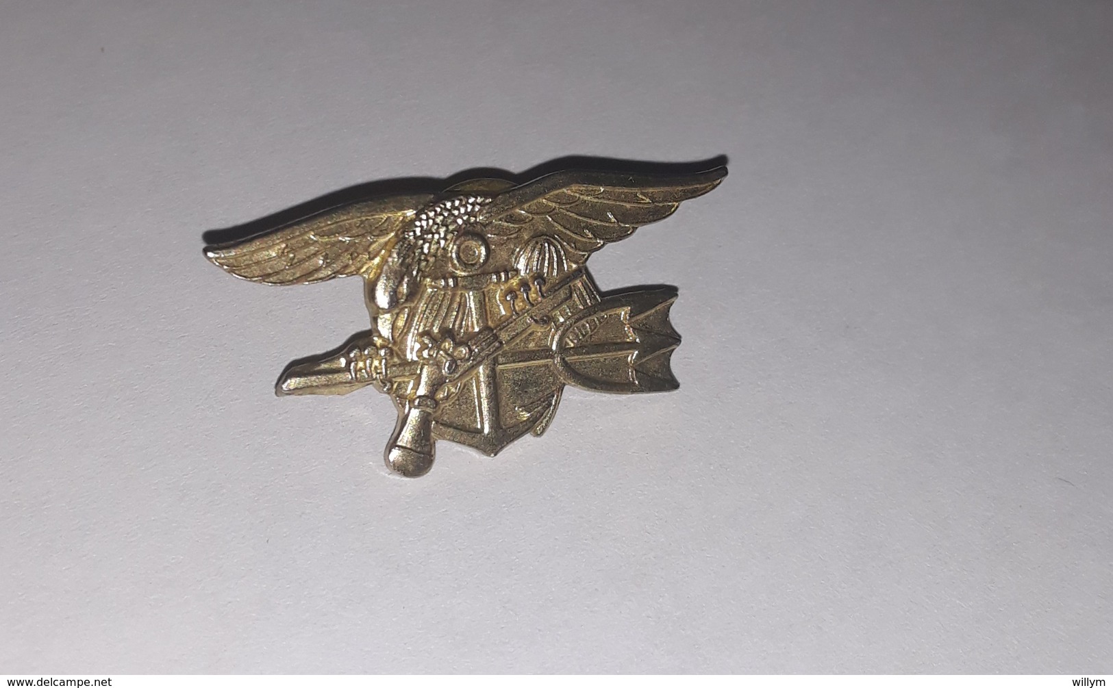 Pin's Armée / Insigne Commando Marine Américaine Seal (Sea, Air, Land) Doré - Longueur: 3,5 Cm - Militares