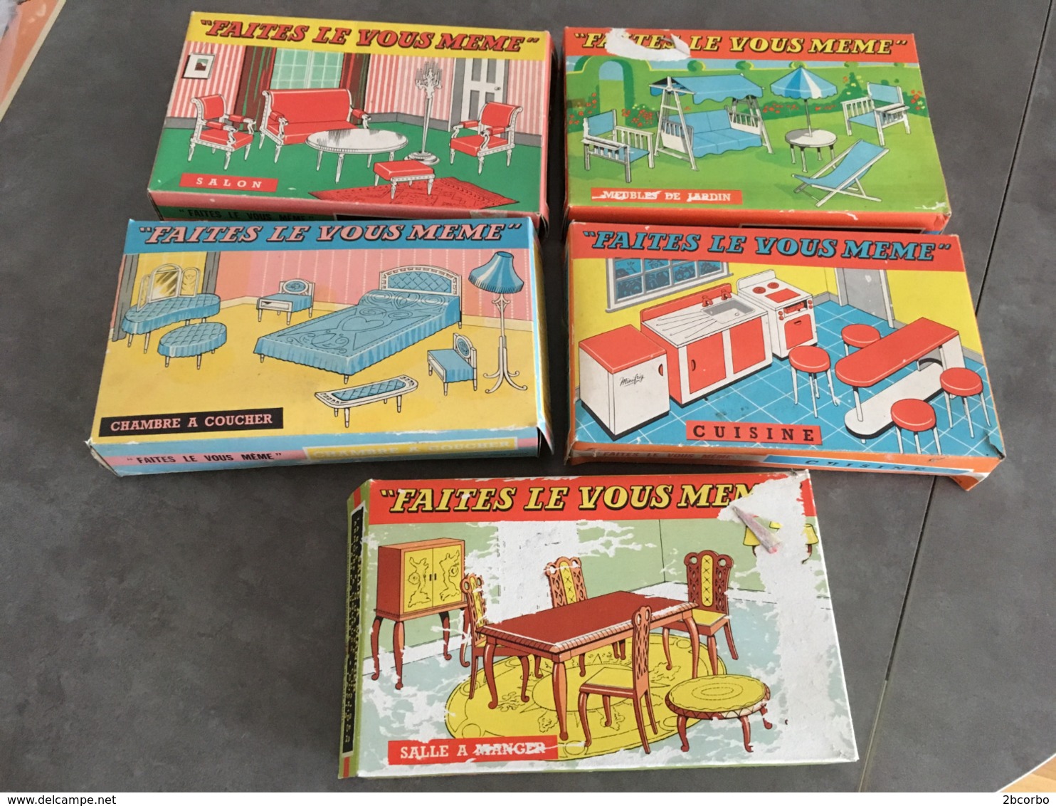 LOT DE 5 BOITES DE JOUETS ANCIEN FAITES LE VOUS MEME MAISON DE POUPEE  CUISINE  SALLE A MANGER ECT - Otros & Sin Clasificación