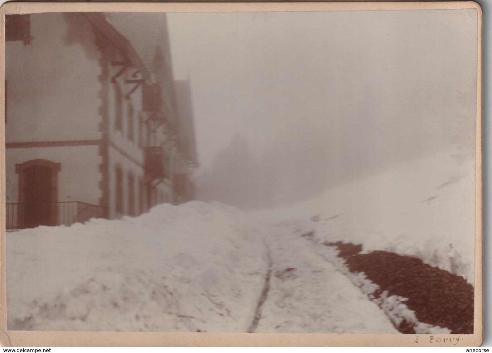 Hotel Le Terminus Sous Le Neige ( Photo Parry Cantal ?? ) - Plaatsen