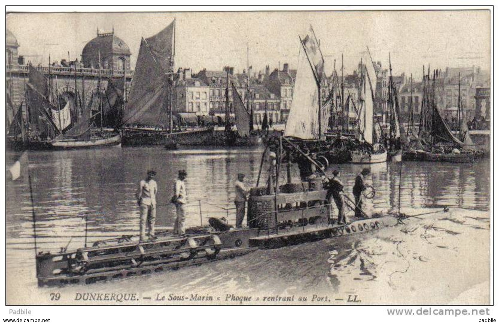 Carte Postale  59.  Dunkerque  Malo-les-bains  Le Sous-Marin "Phoque"  Rentrant Au Port Et La Flottille - Dunkerque