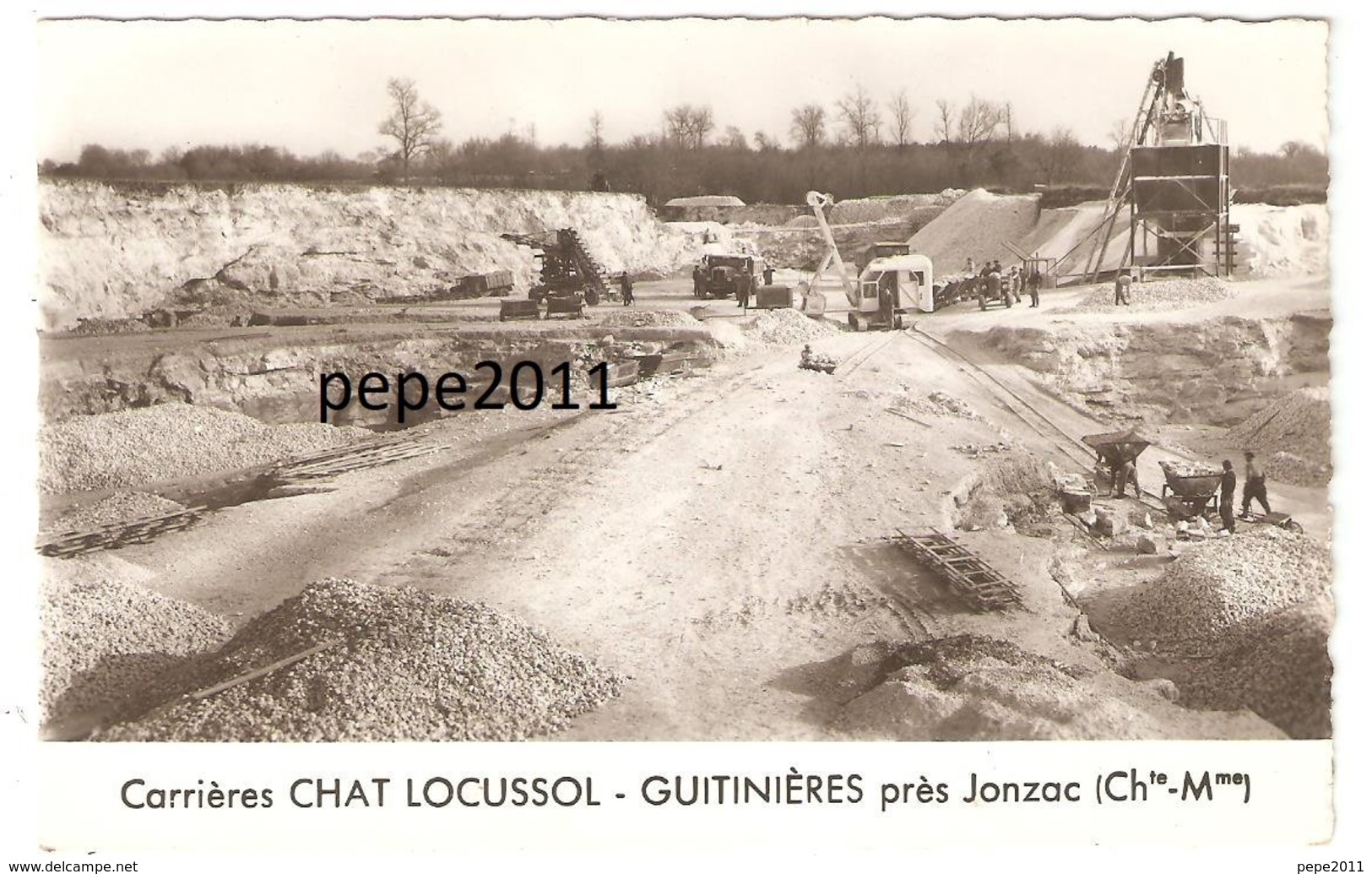 CPA 16 GUITINIERES Près JONZAC - Carrières CHAT LOCUSSOL - Camions, Grues, Ouvriers - (Peu Commune) - Jonzac