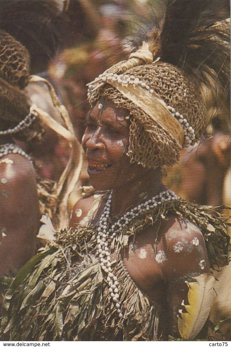 Océanie - Papouasie Nouvelle-Guinée Papua New-Guinea - A Sing-Sing Woman From The Morobe Province - Coquillages - Papoea-Nieuw-Guinea