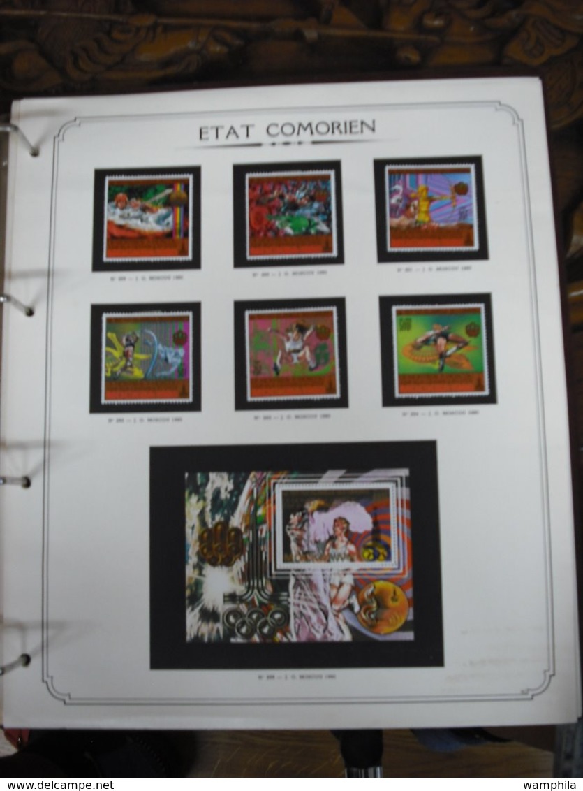 Etat comorien.Collection avec charnieres en album  complet des origines 1975  à 1980 superbe.