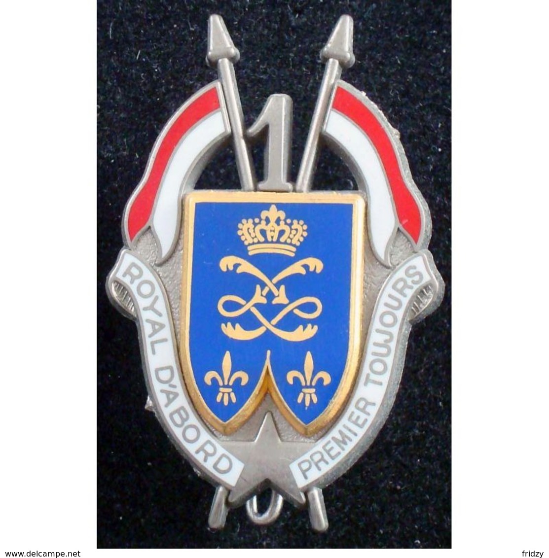 Belle Broche De L'insigne Militaire Du 1° Régiment De Dragons,"Royal D'abord, Premier Toujours".  Ref: Boussemart G.1608 - Army