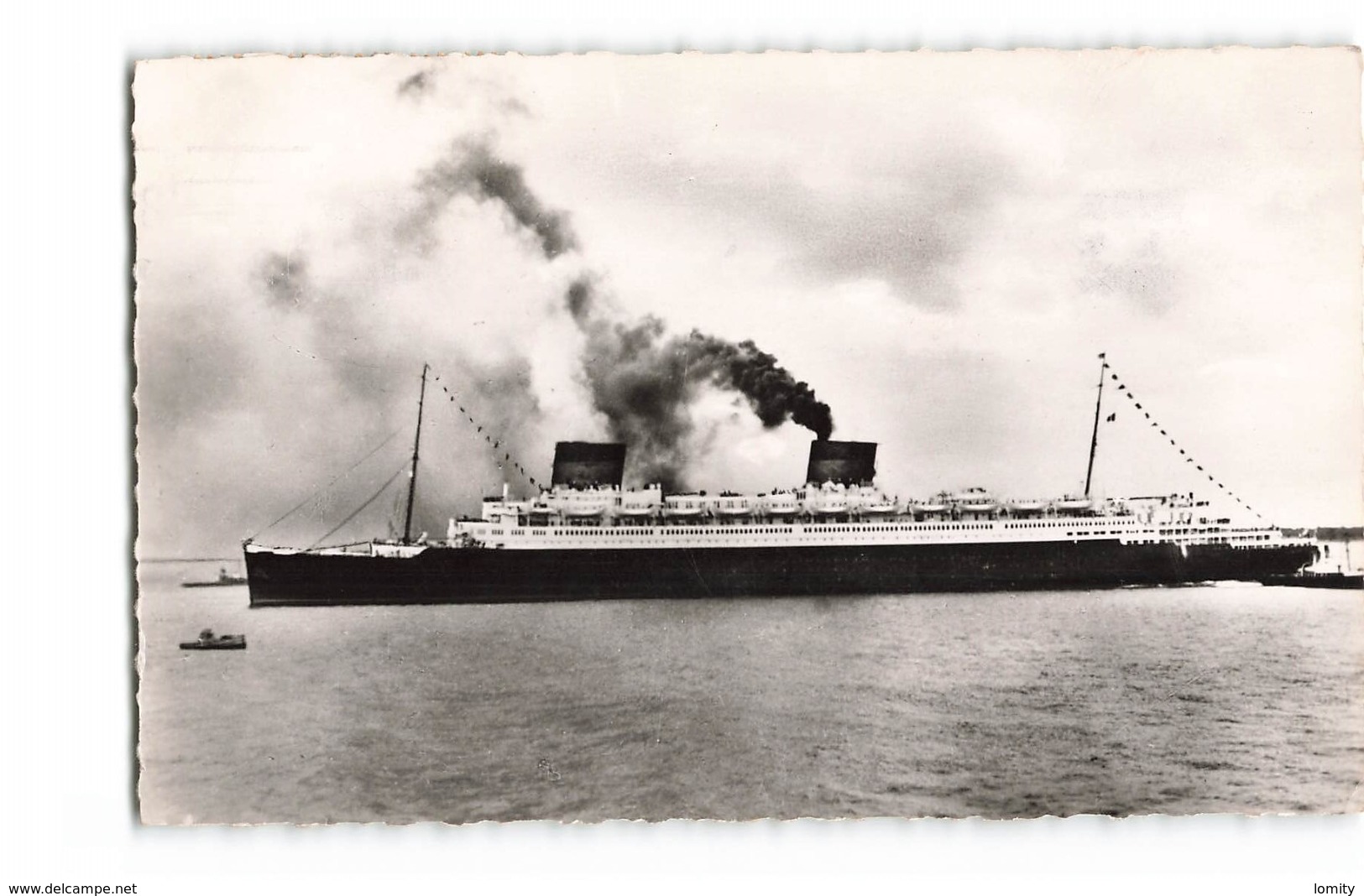 Bateau Paquebot Liberté En Rade Du Havre CPSM PF - Steamers