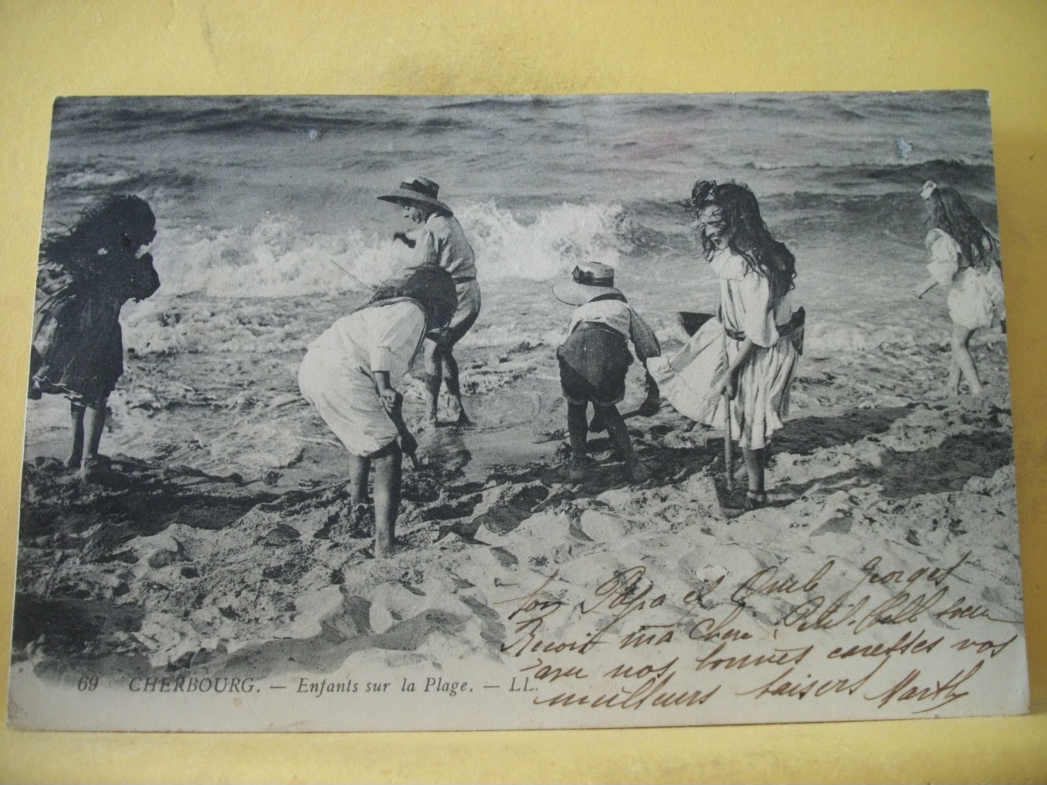 50 6791 CPA 1912 - 50 CHERBOURG. ENFANTS SUR LA PLAGE. EDIT. LL. N° 169. - Cherbourg