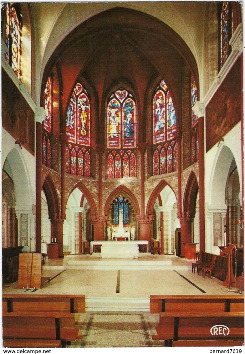 36 Issoudin  Pelerinage A Notre Dame Du Sacre Coeur L'interieur De La Basilique La Nef - Issoudun