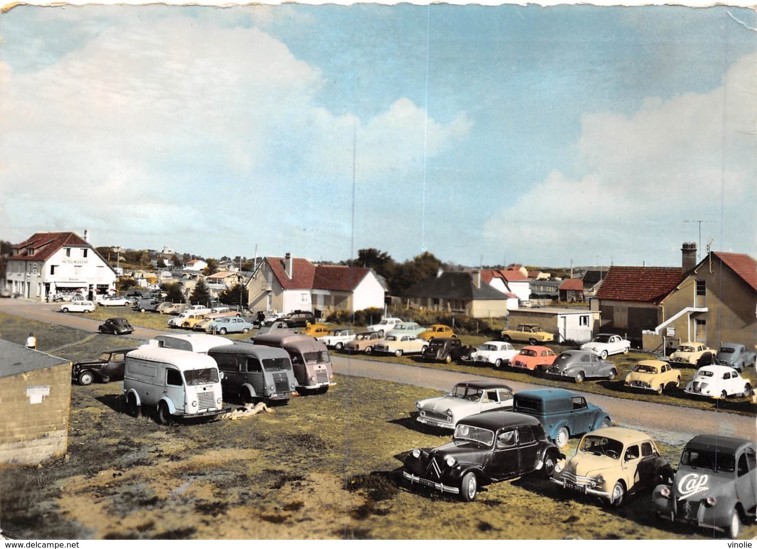 PIE.Z.19-F-1207 :  COUTAINVILLE-AGON. LE PASSOUS. CAMPING DES MOUETTES. CAMIONS. AUTOMOBILES. TRACTION CITROËN. 2 CV. - Trucks, Vans &  Lorries