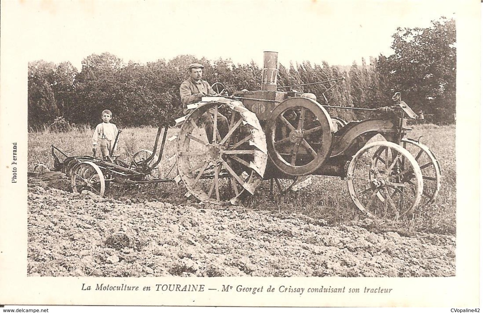 CRISSAY (37) Mr Georget De Crissay Conduisant Don Tracteur (La Motoculture En TOURAINE) - Autres & Non Classés