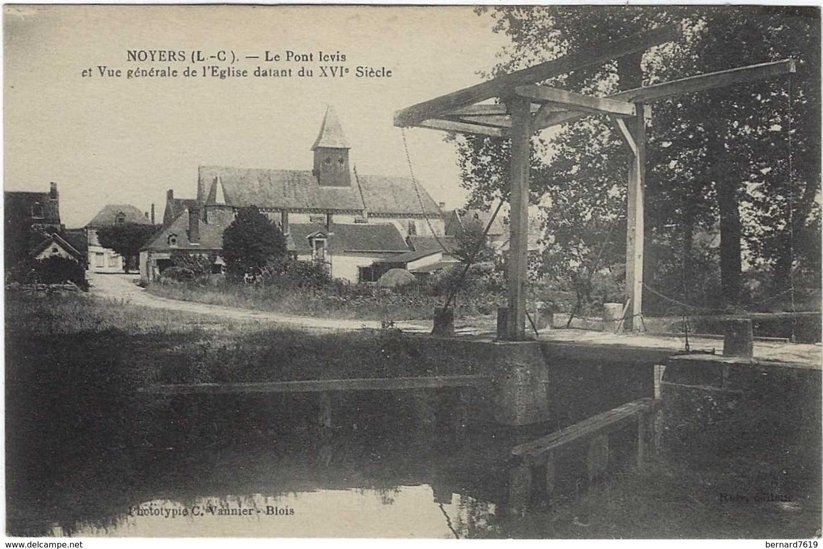 41  Noyers Sur Cher Le Pont Levis  Et Vue Generale De L'eglise  Datant Du 16 E Siecle - Noyers Sur Cher